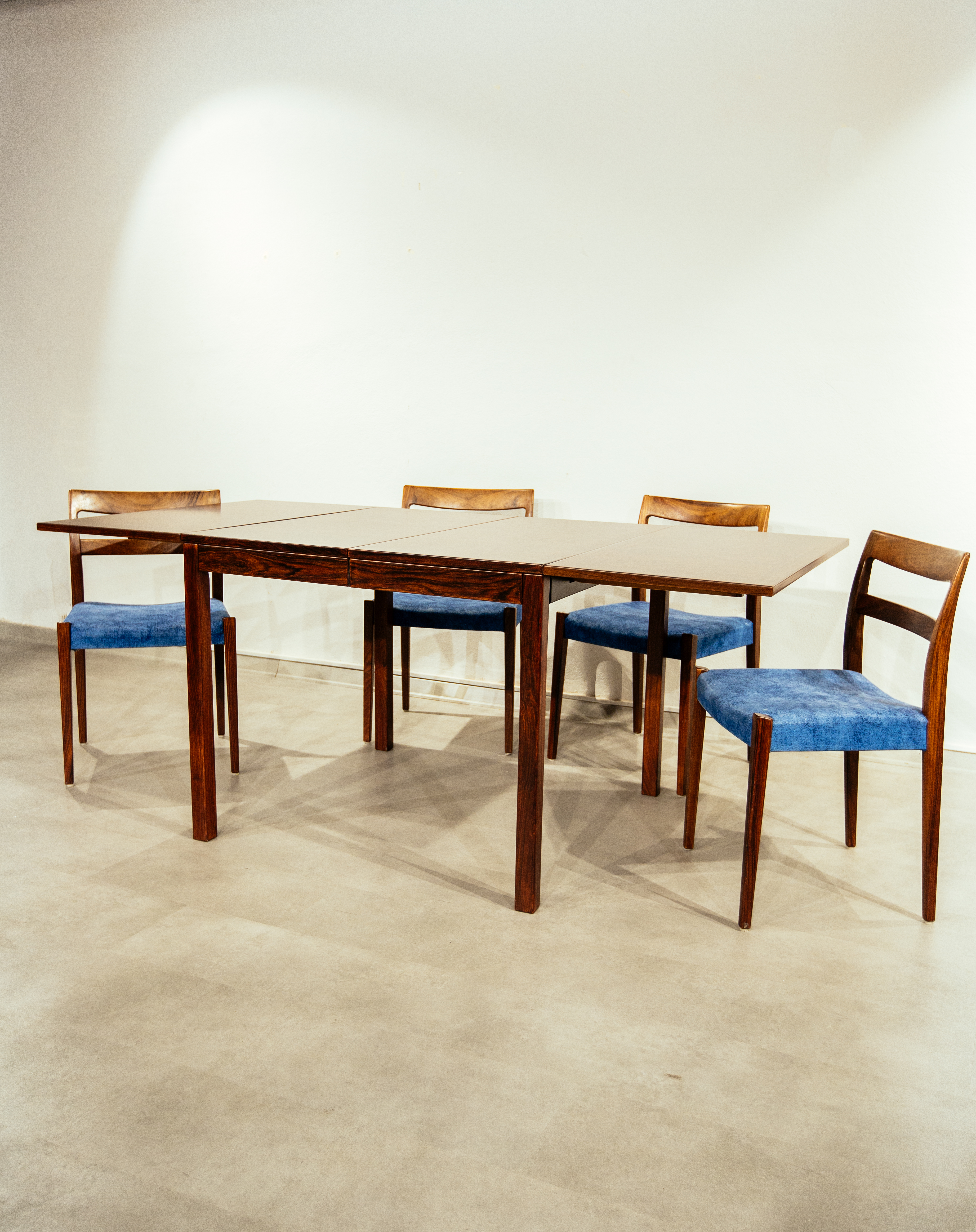 Vejle Stole og Möbelfabrik üretimi, Rosewood ağacı yemek masası 